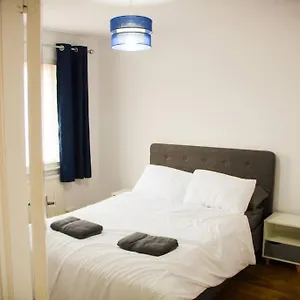 luxury-house-in-colnbrook-near-windsor-heathrow.brighton-hotels-england.com/